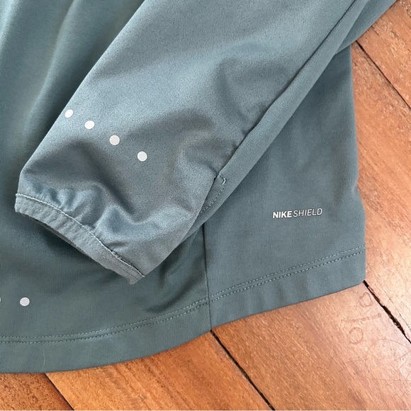 Nike Shield Running Jacket Sage - Picture 8 of 8